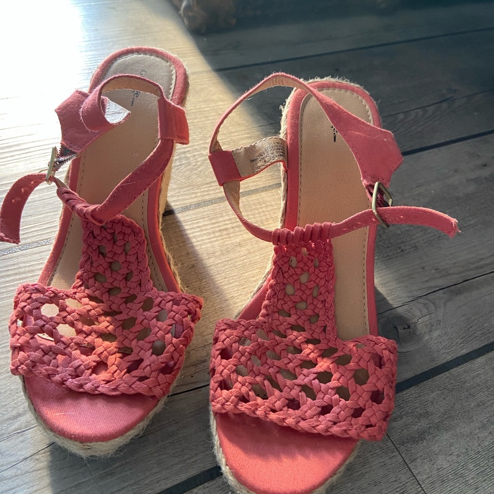 Coral chunky heel shoe